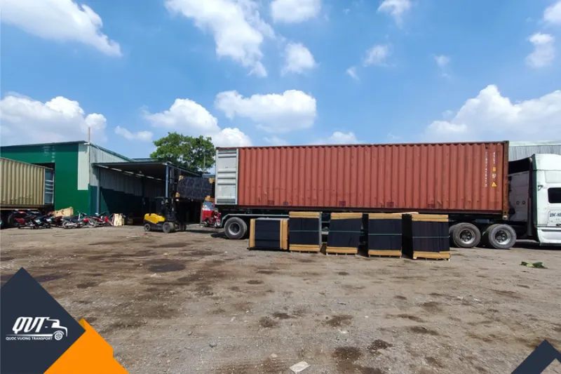 Vận chuyển container bằng xe chuyên dụng